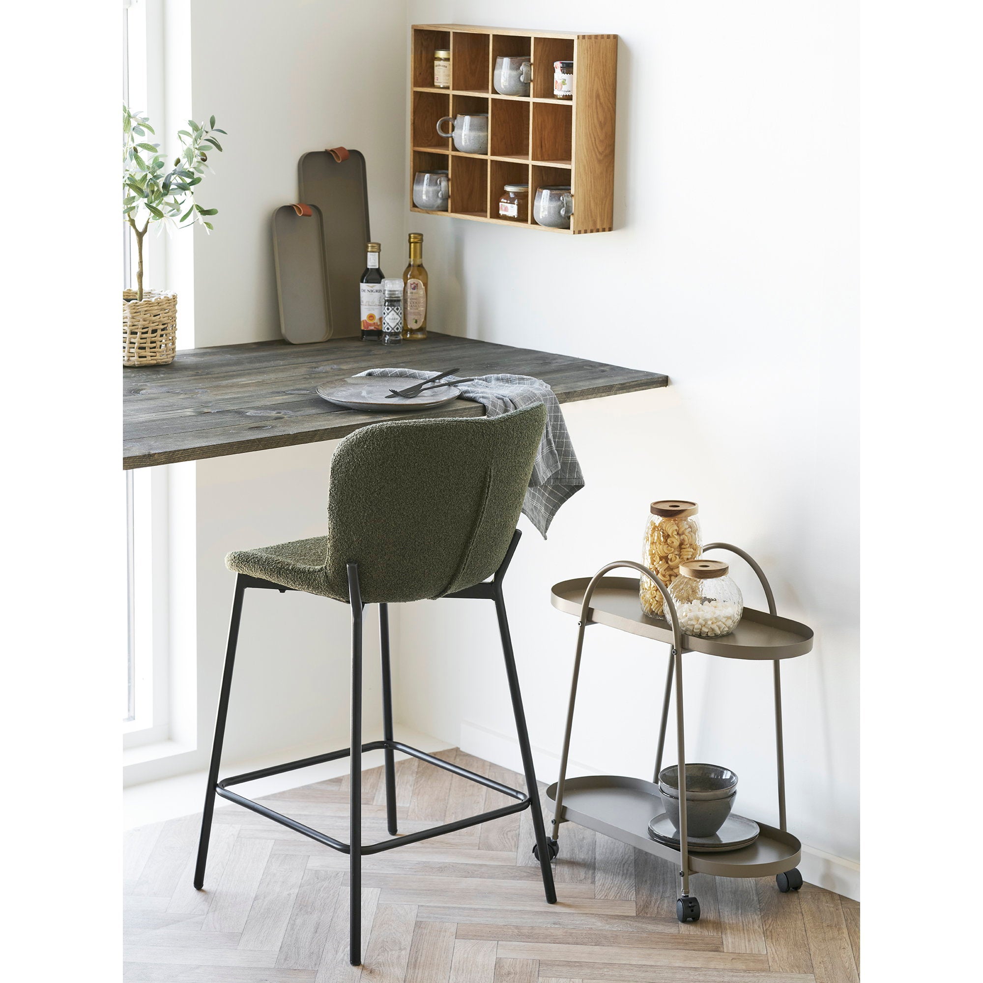 Maceda Counter Chair - counterstoel, bouclé, groen, zwarte poten HN1241 (set van 2)