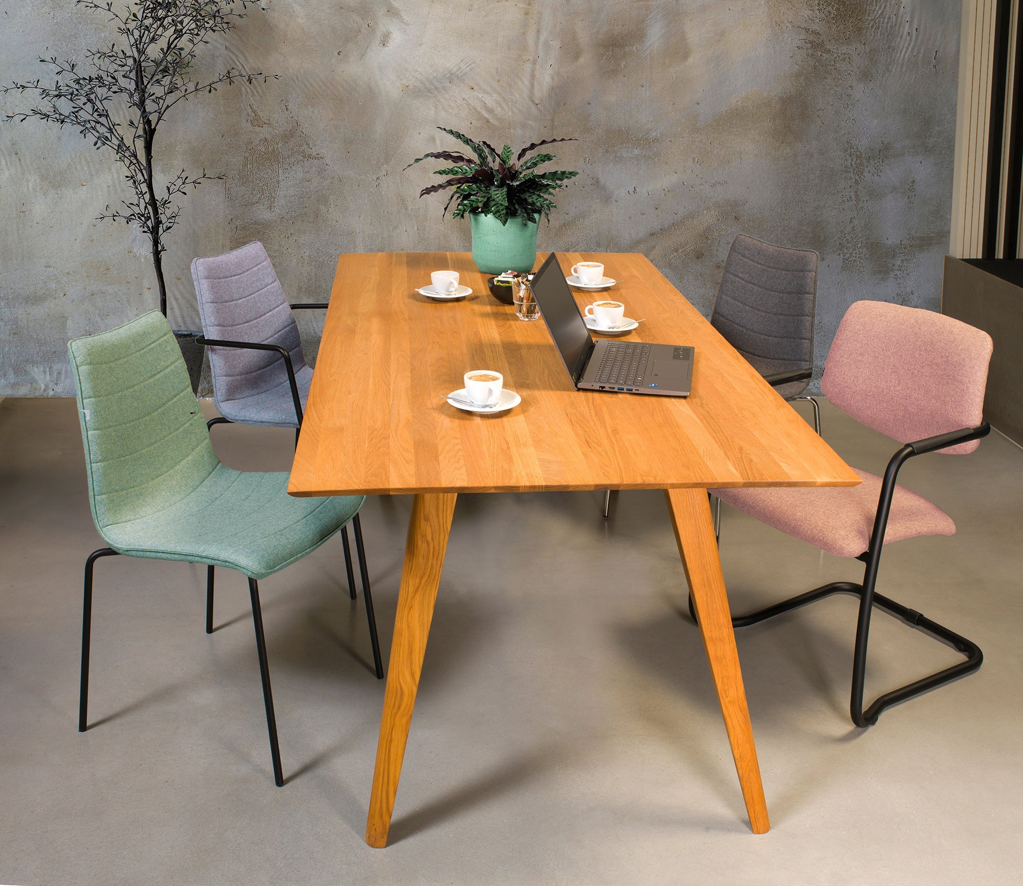 Workliving Vergaderstoel X5 - Sledeframe - Wolvilt Fenice 152 zachtroze - frame zwart