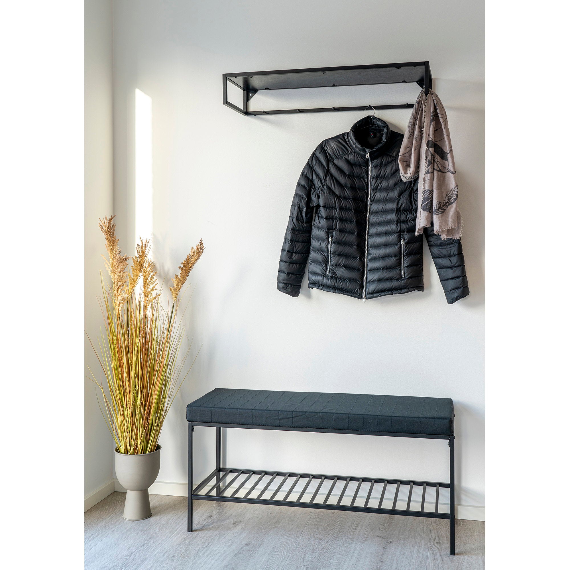 Vita Bench - Bank met kussen en plank, zwart met zwarte poten 100x36x48,5 cm