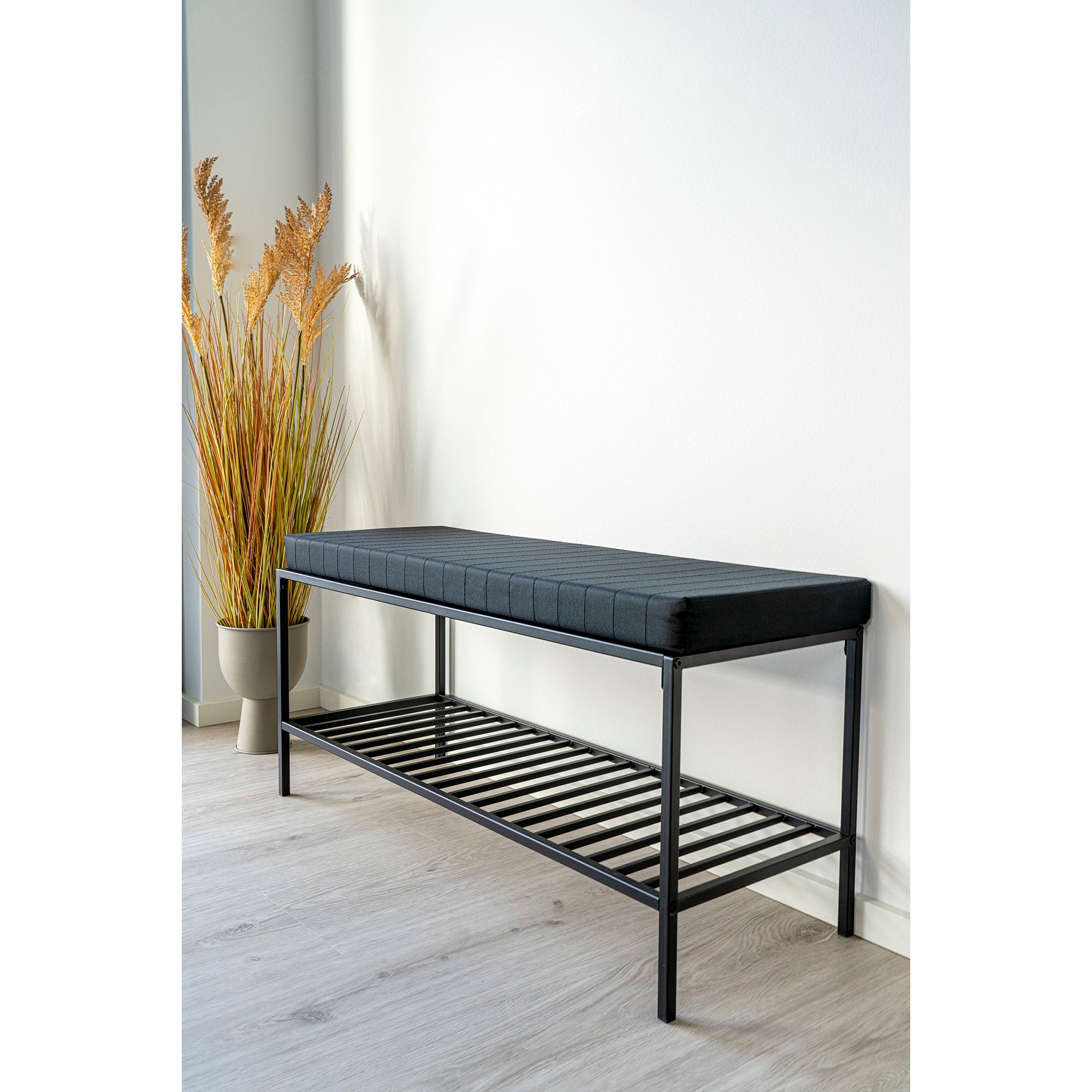 Vita Bench - Bank met kussen en plank, zwart met zwarte poten 100x36x48,5 cm