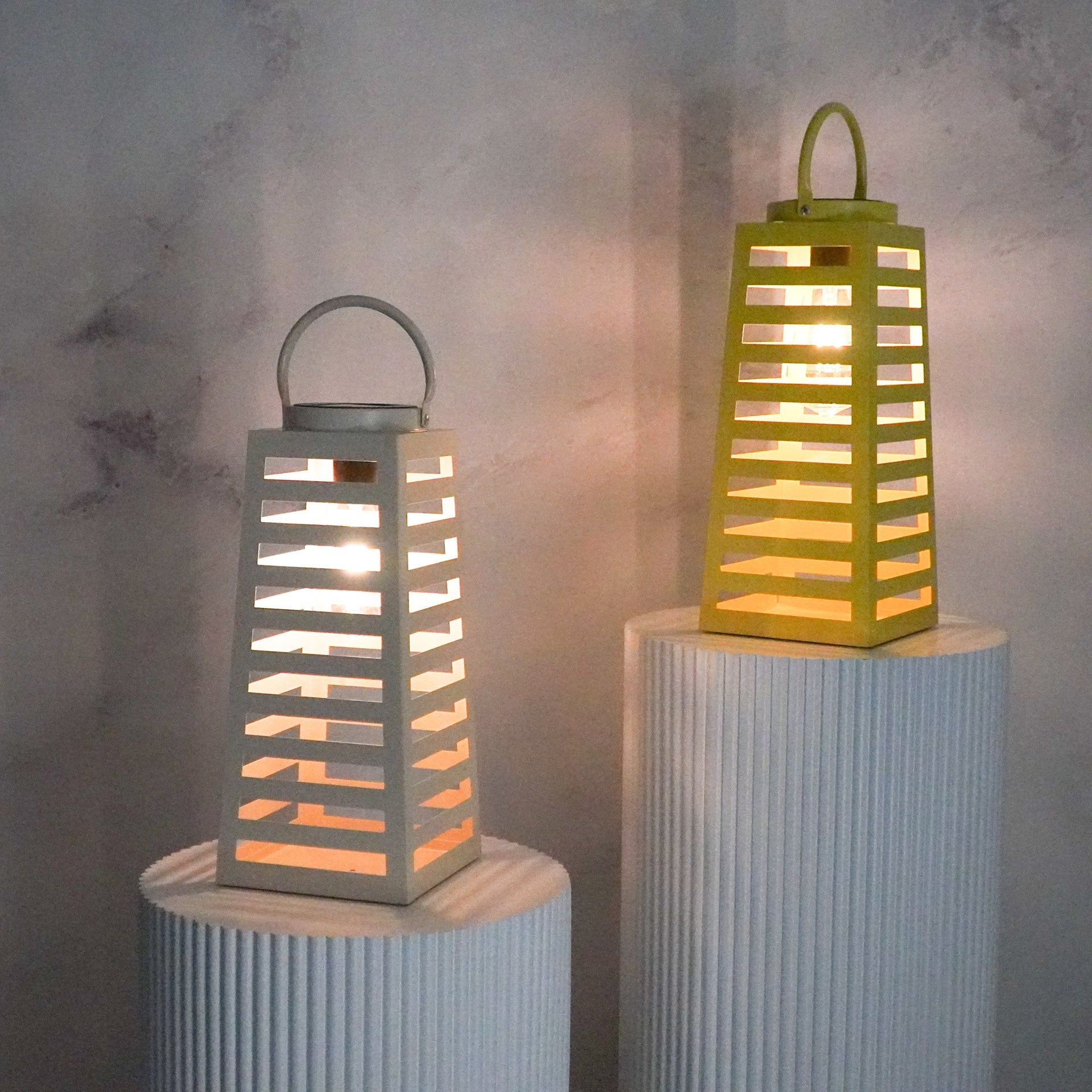 Lamp - Lantaarn - Op zonne-energie - Metaal - Geel - 14x32,5cm