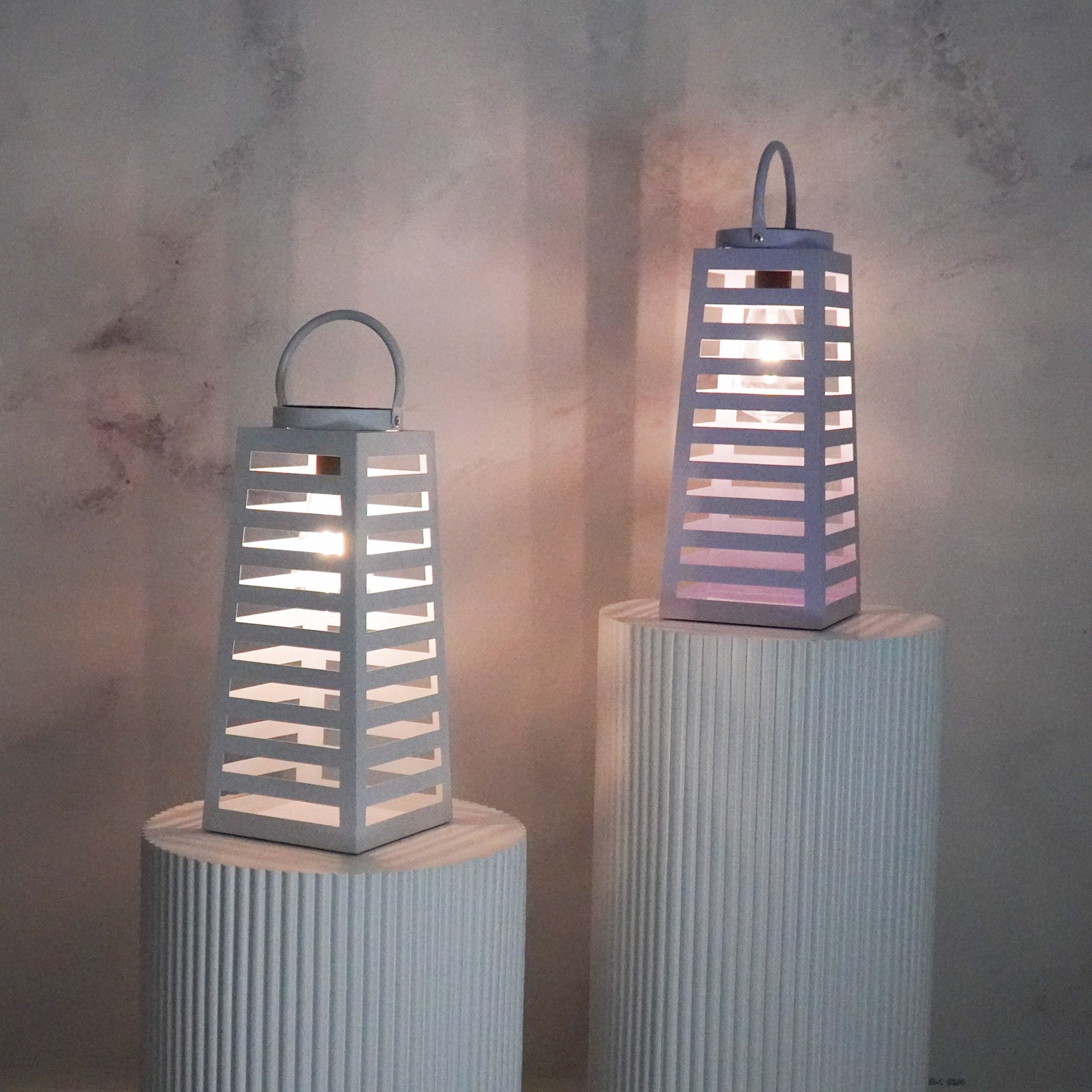 Lamp - Lantaarn - Op zonne-energie - Metaal - Lila - 14x32,5cm