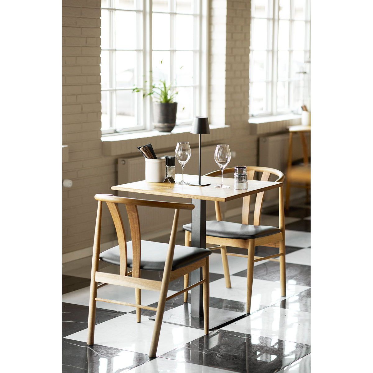 Lignano Cafetafel - eiken, zwart metalen onderstel 70x70x75 cm
