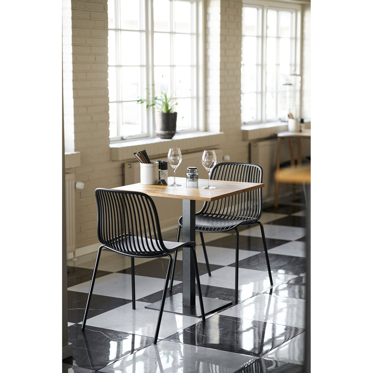 Lignano Cafetafel - eiken, zwart metalen onderstel 70x70x75 cm