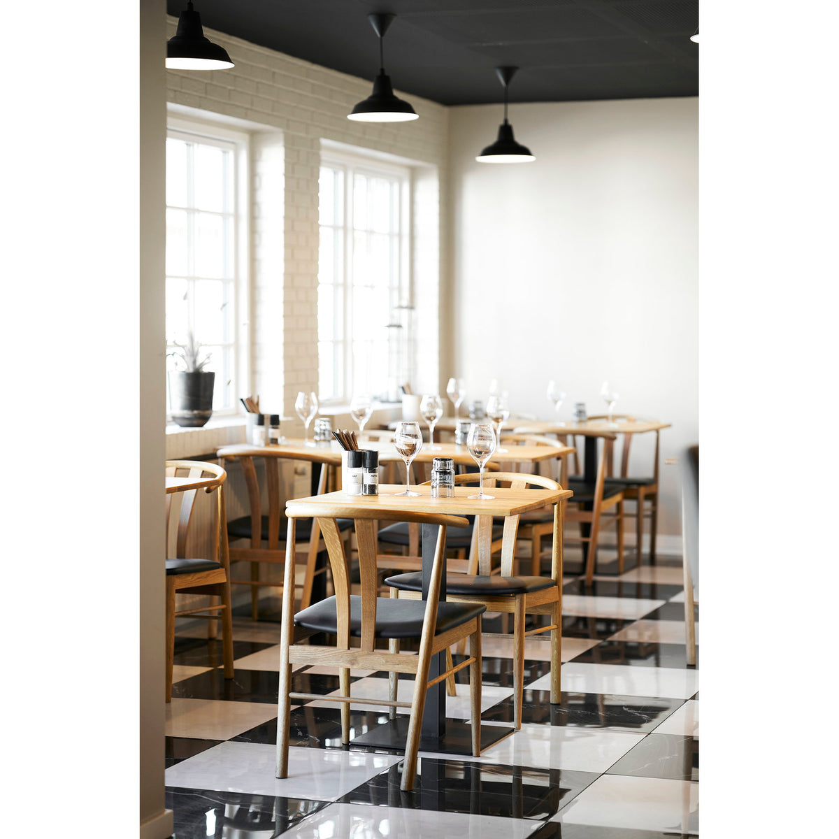 Lignano Cafetafel - eiken, zwart metalen onderstel 70x70x75 cm