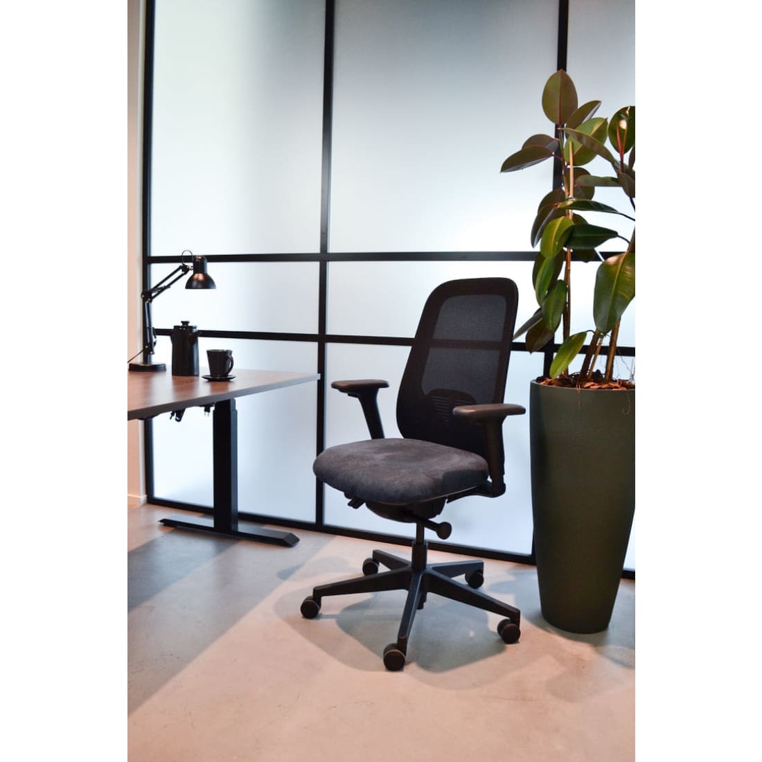 Workliving Nora Mesh Zwart Regain - Ergonomische bureaustoel, ontwerp NEN 1335