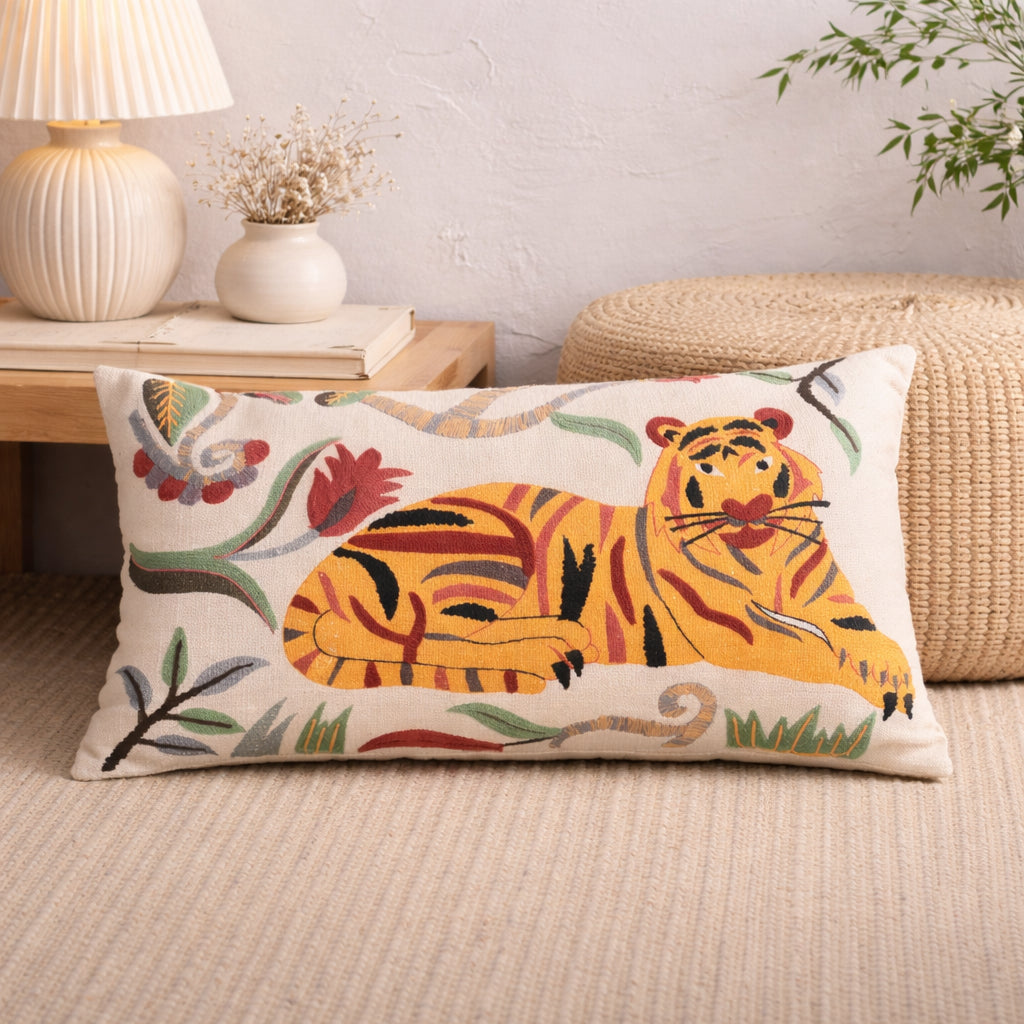 Katoenen kussen met bloemige safari-tijger 35 x 60 cm