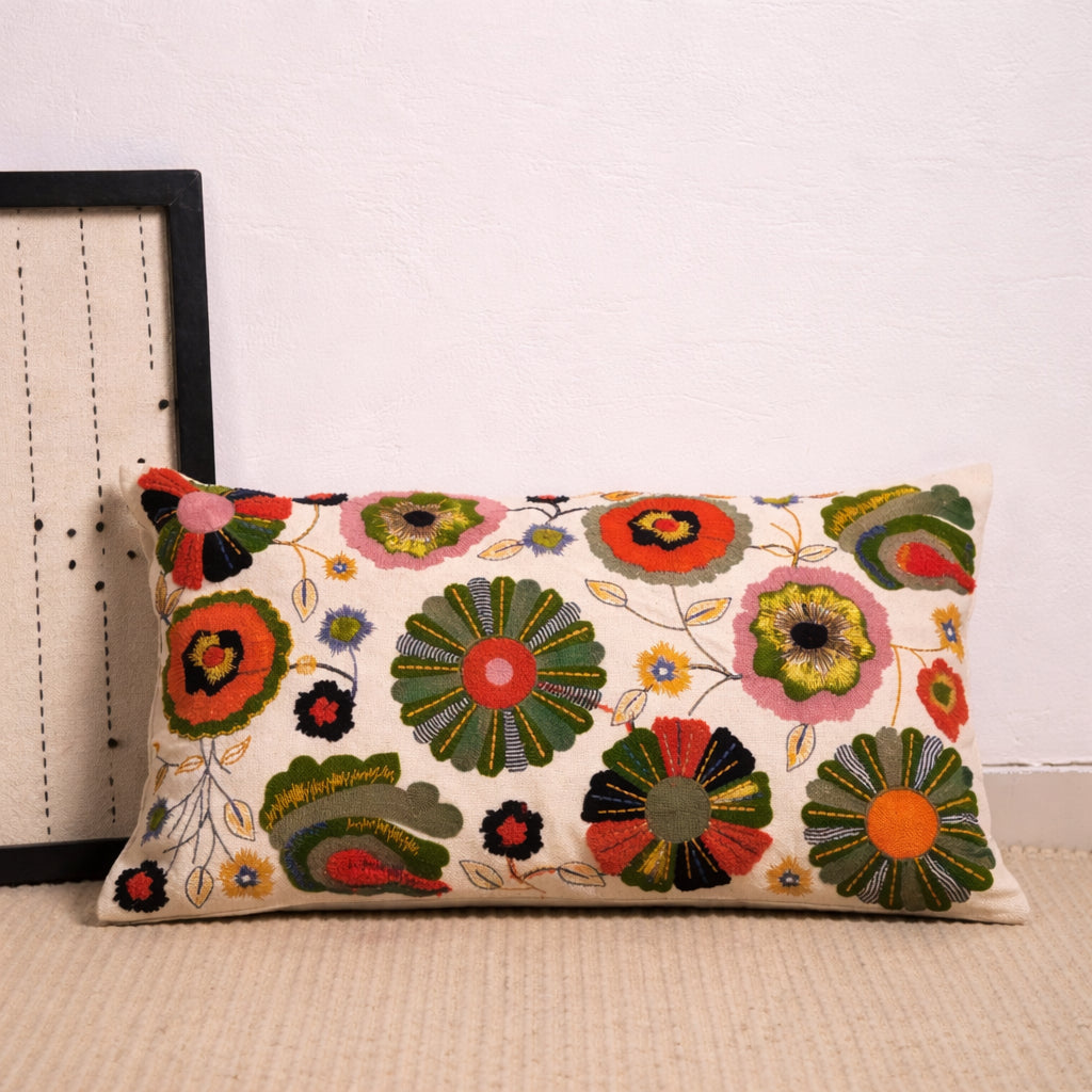 Katoenen sierkussen met bloemenborduursel en vulling 35 × 60 cm