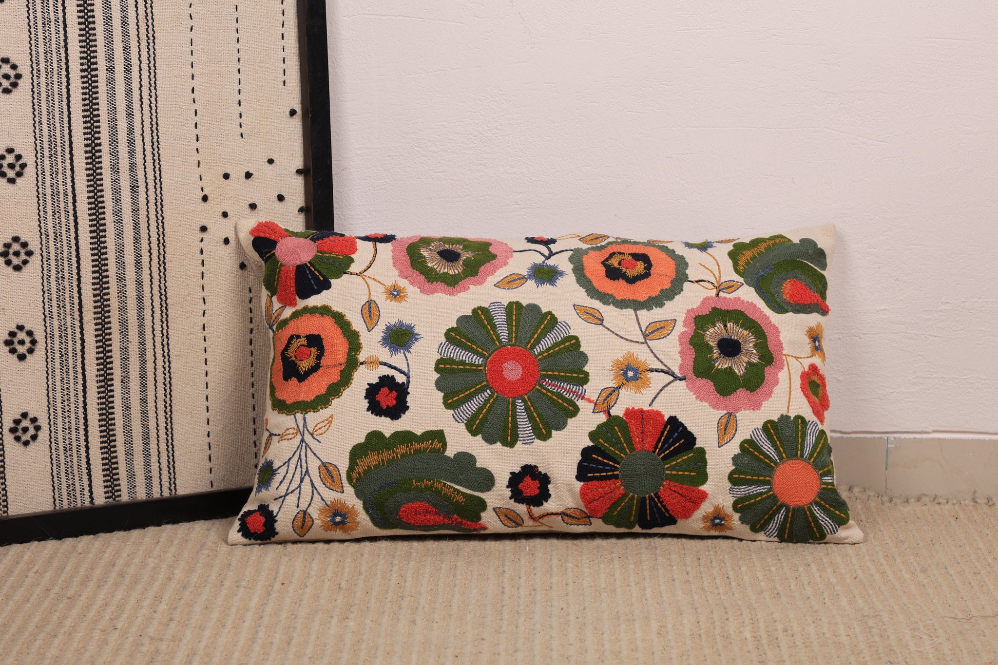Katoenen sierkussen met bloemenborduursel en vulling 35 × 60 cm