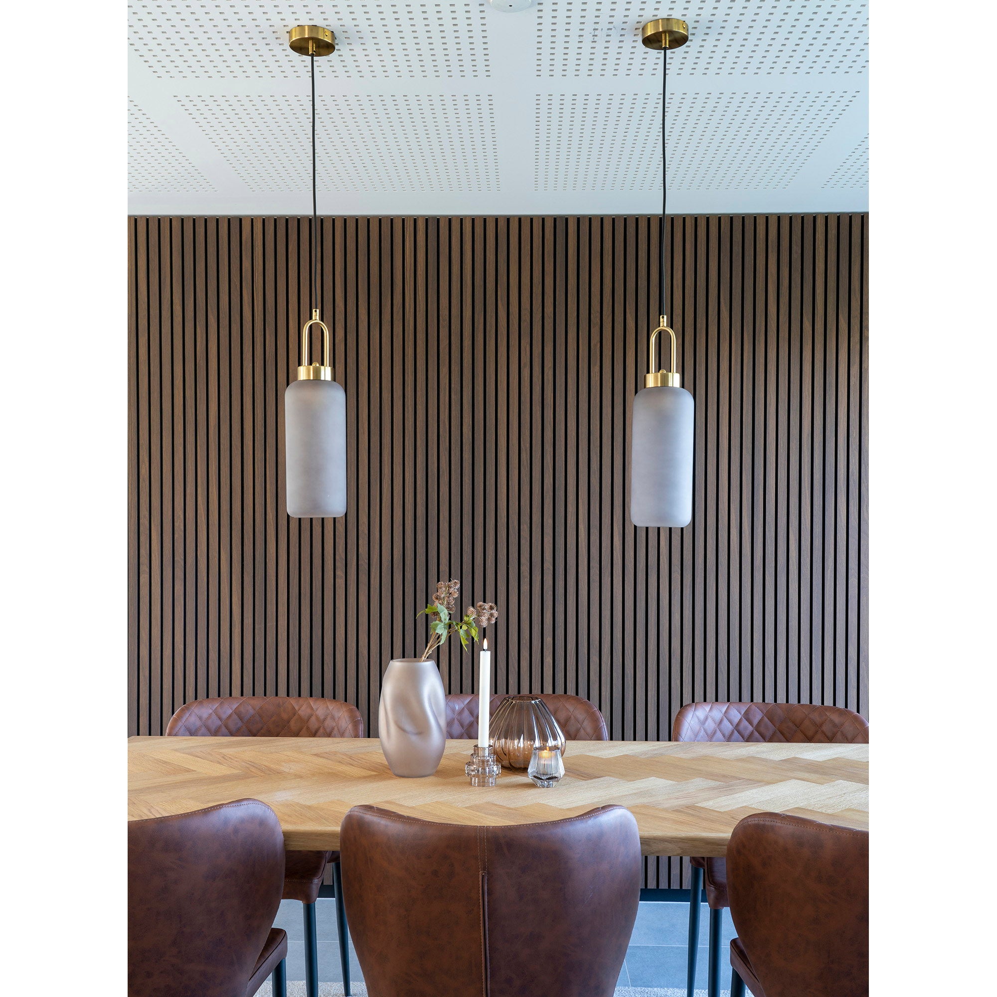 Luton Pendant - hanglamp, mat rookglas, messingkleurige fitting, cilindervormig ø13 cm