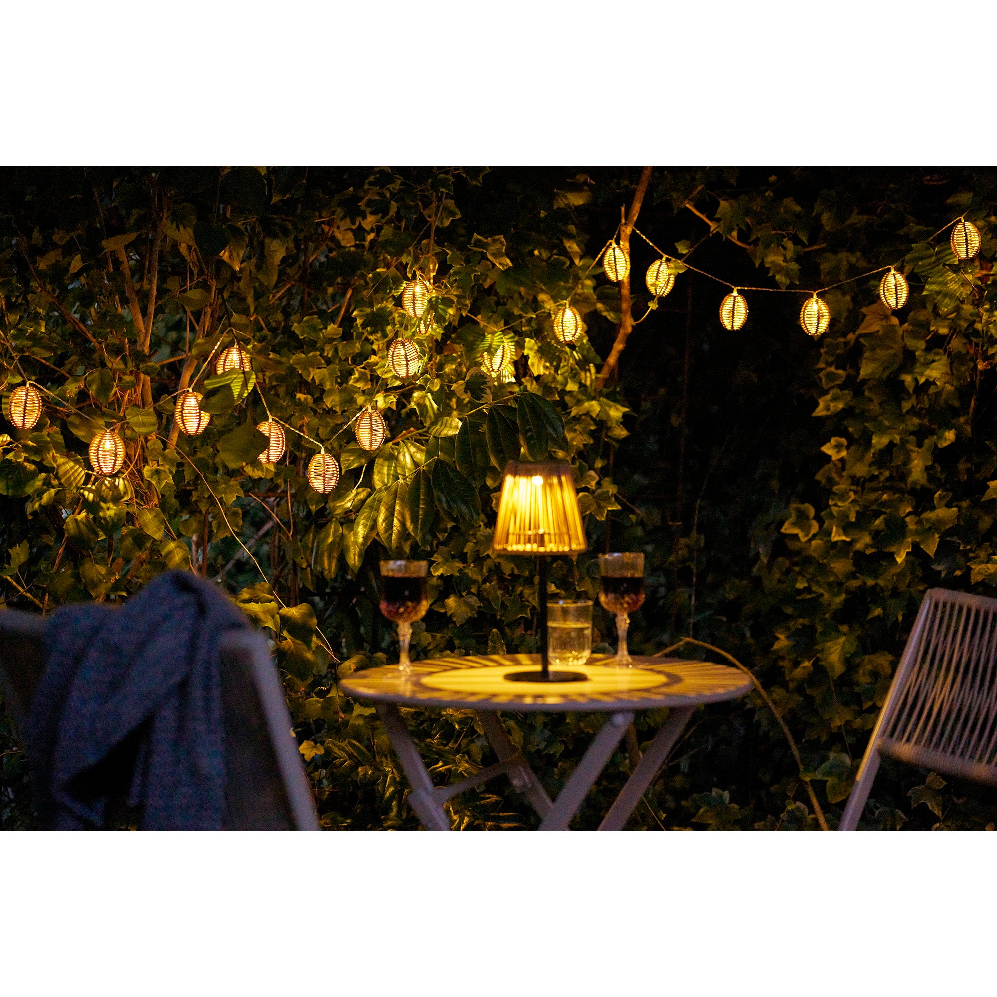 Carlisle LED String Light - Lichtsnoer, polyrattan/metaal, naturel/zwart