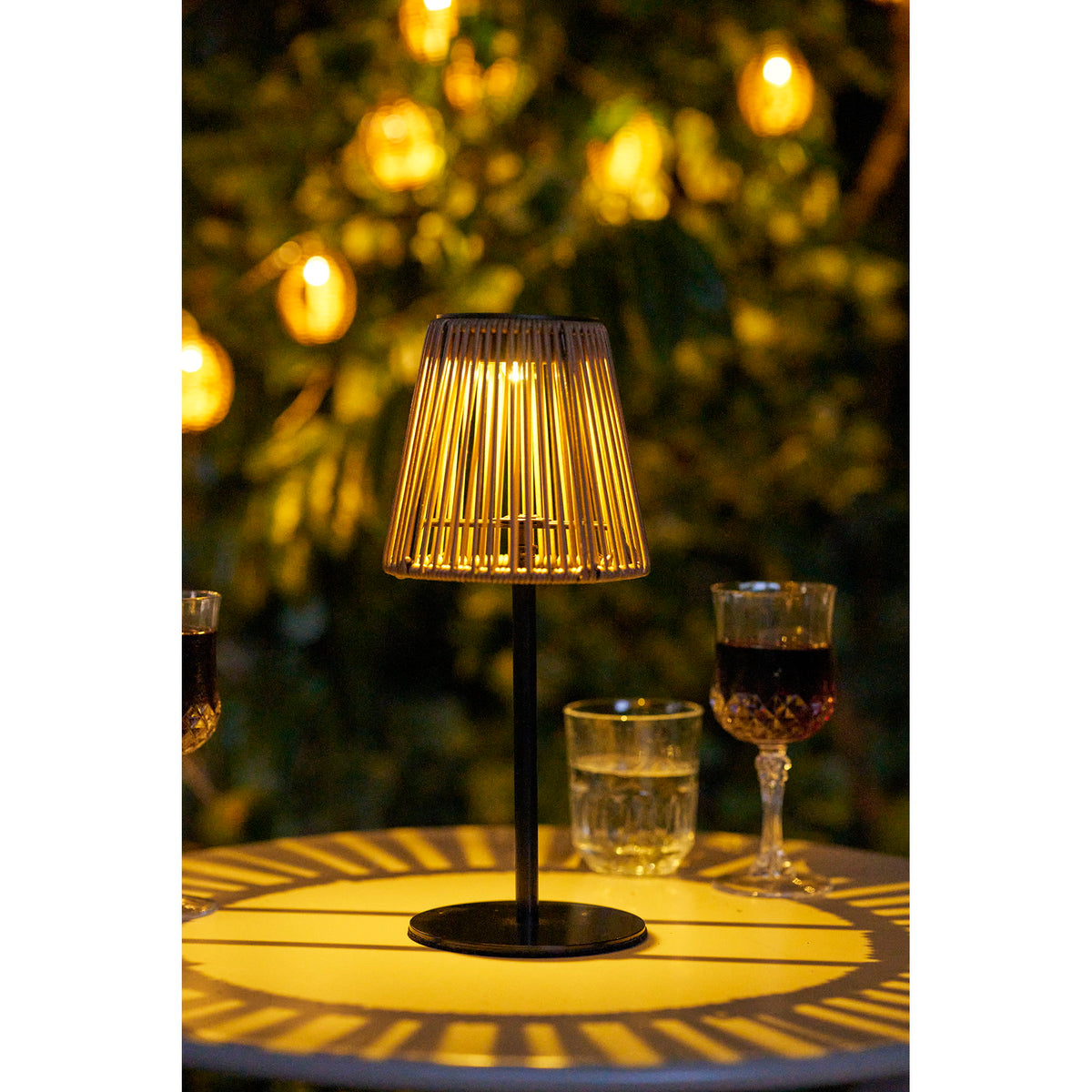 Salford Lamp - Oplaadbare lamp met geïntegreerd zonnepaneel, bruin/zwart