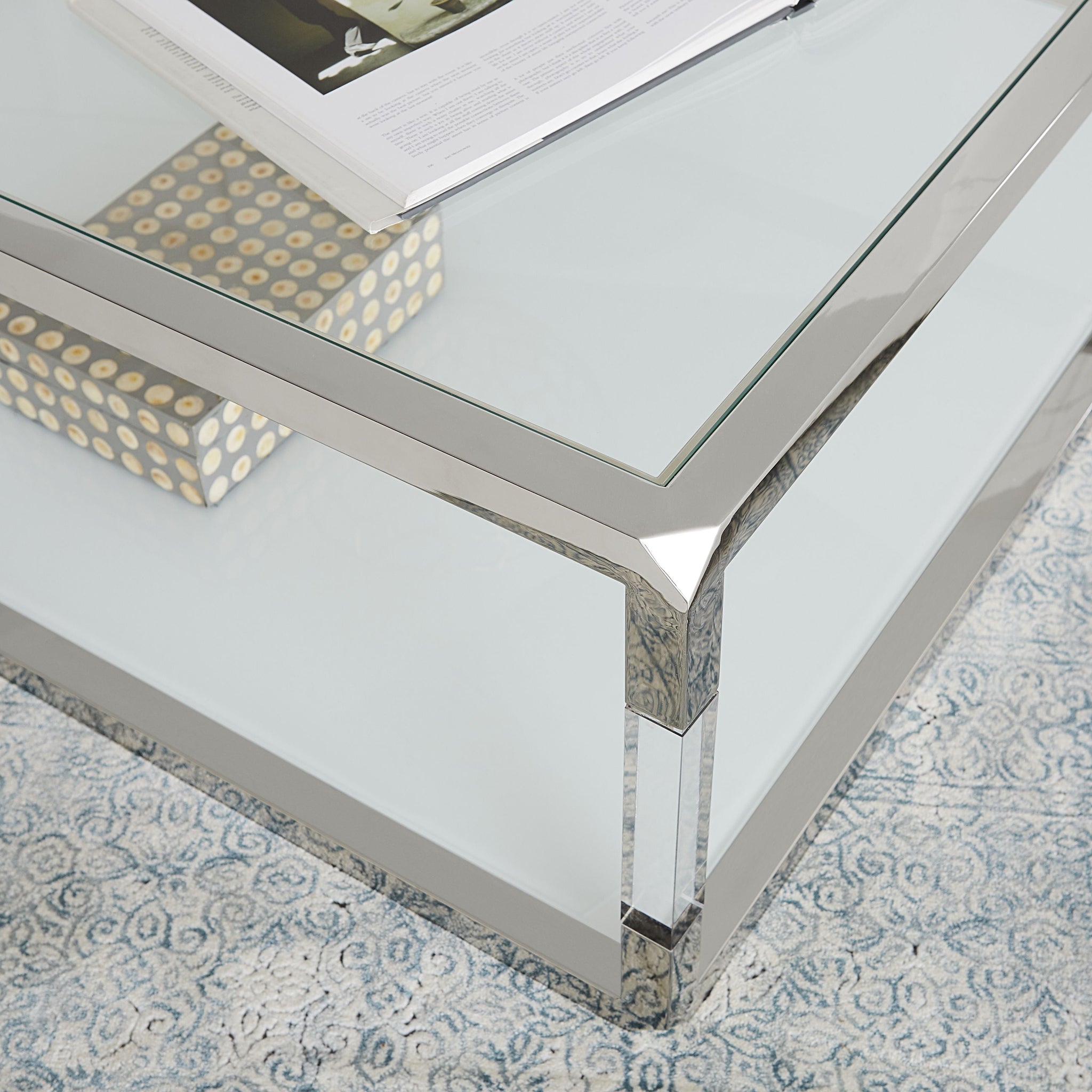 Jasper bijzettafel in acryl, wit glas en gepolijst roestvrij staal