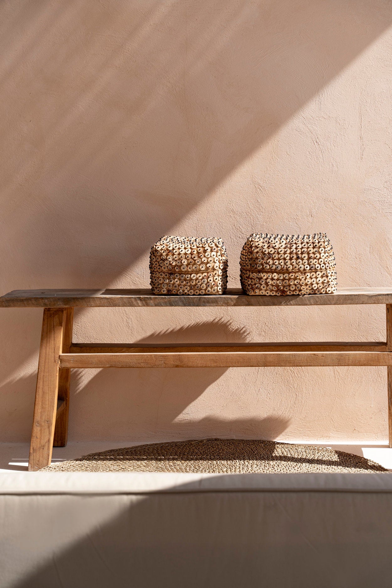 De mand van kokosschalen - naturel - M