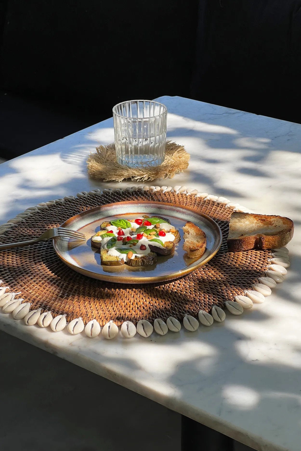 De koloniale schelp-placemat - naturel bruin