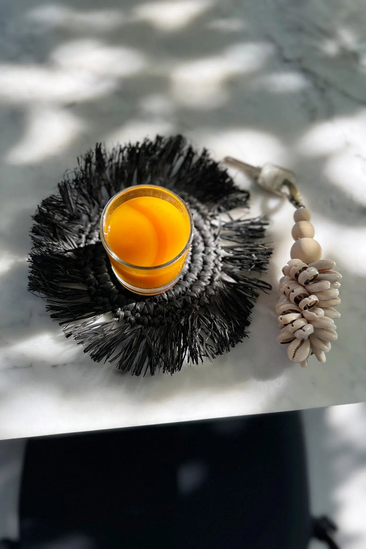Raffia-onderzetter met franjes - zwart