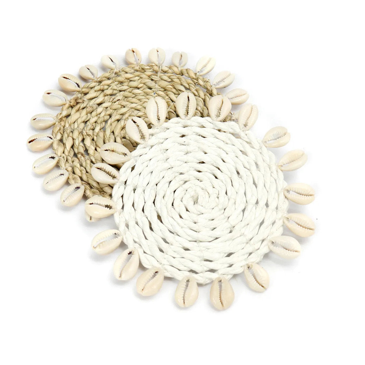 De onderzetter van zeegras met schelpen - naturel