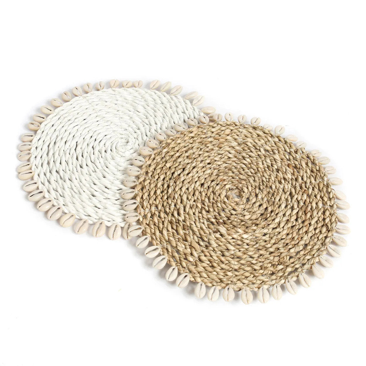 De pannenonderzetter van zeegras in schelpvorm - naturel