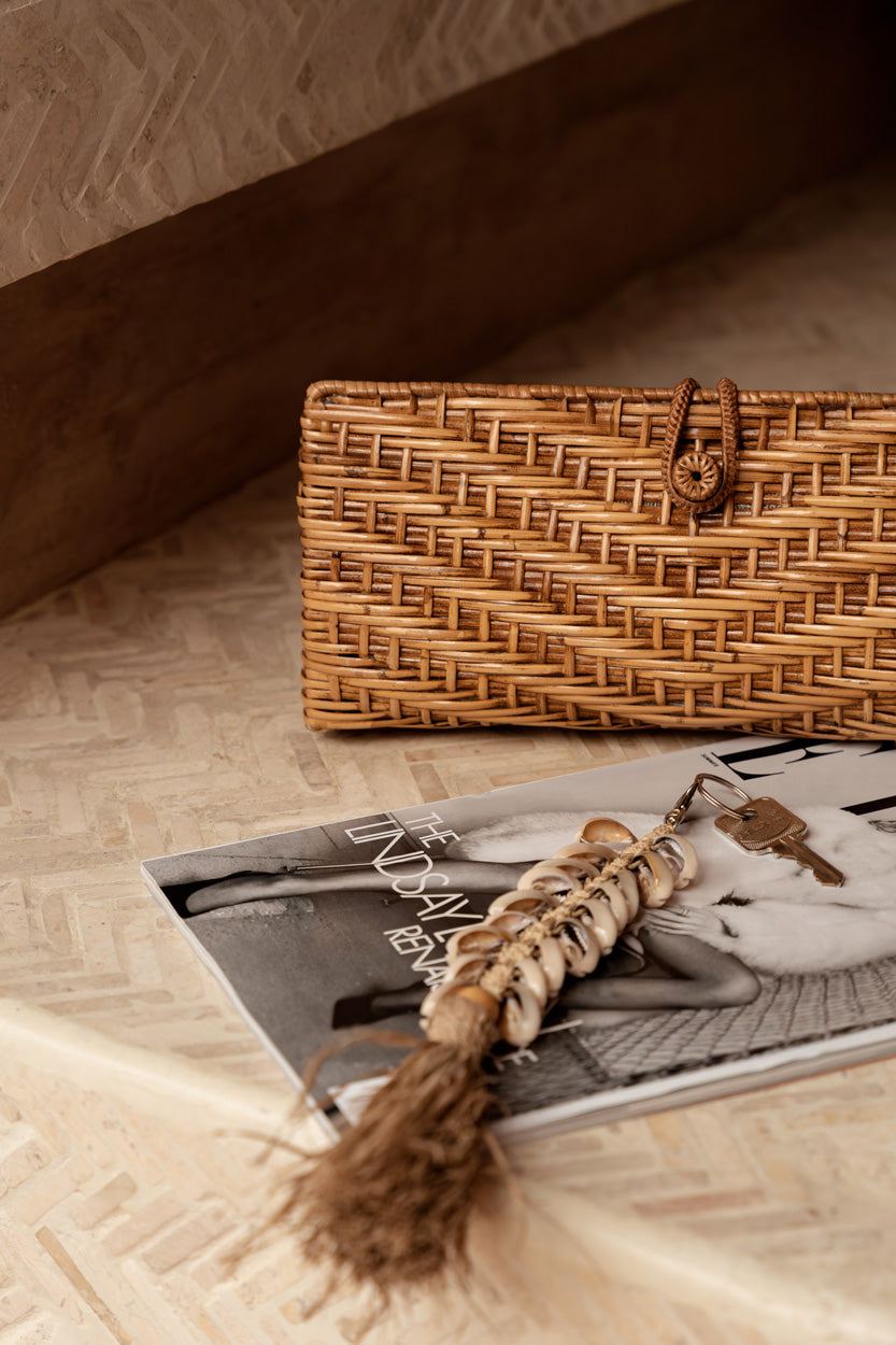 De raffia visgraatsleutelhanger - natuurwit