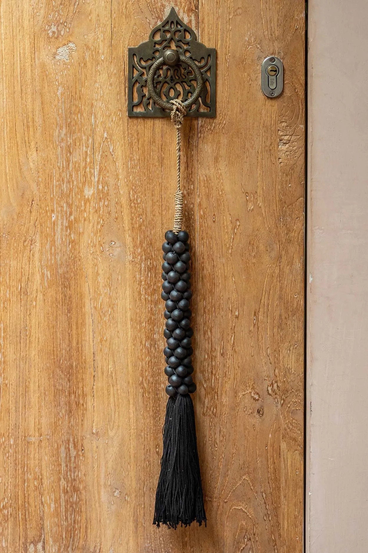 Houten kralen met katoenen kwast - zwart