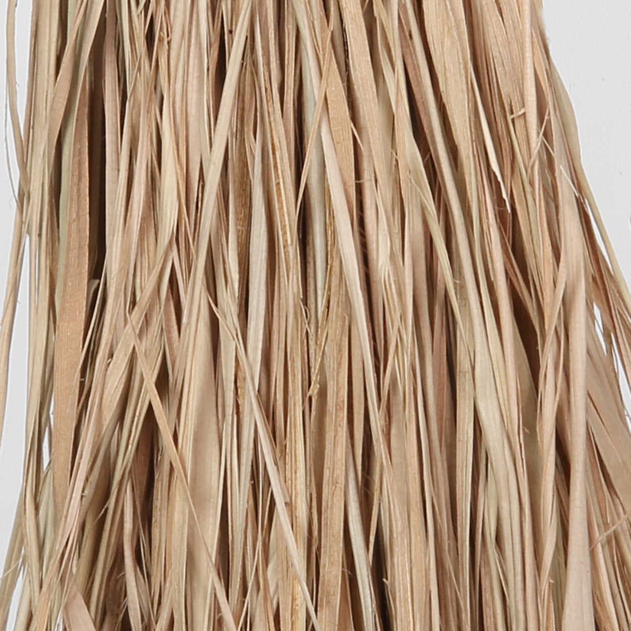 De raffia sleutelhanger met kaurischelp