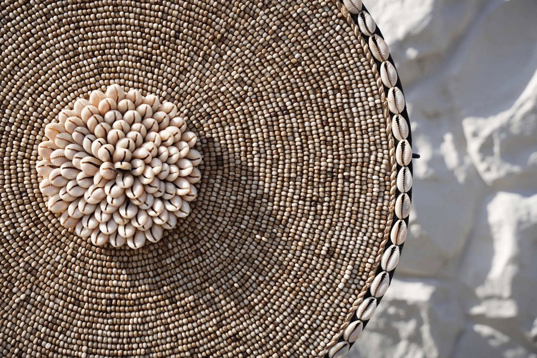 Schelp Guadeloupe op standaard - natuurwit