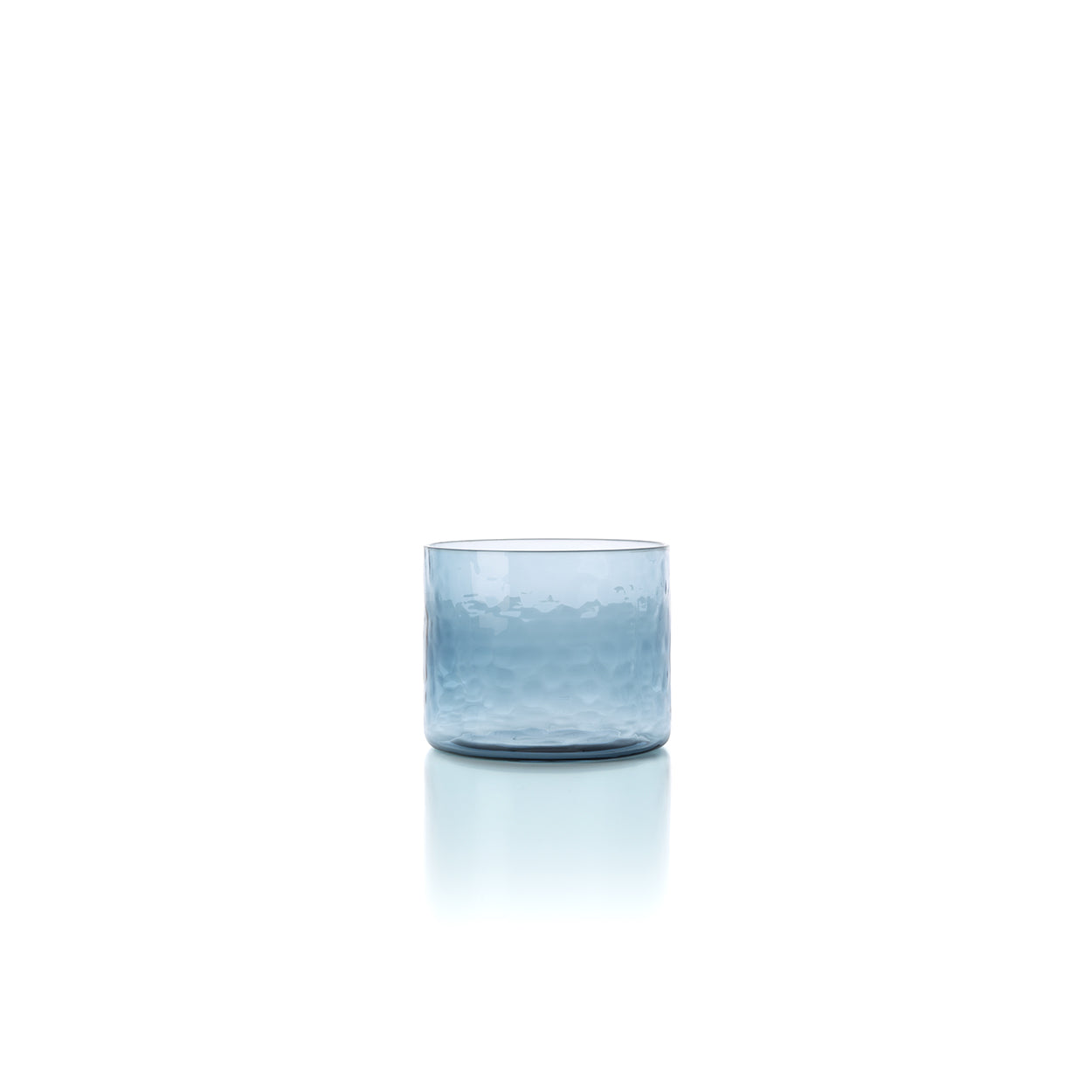 De azuurkleurige gehamerde lage tumbler - blauw