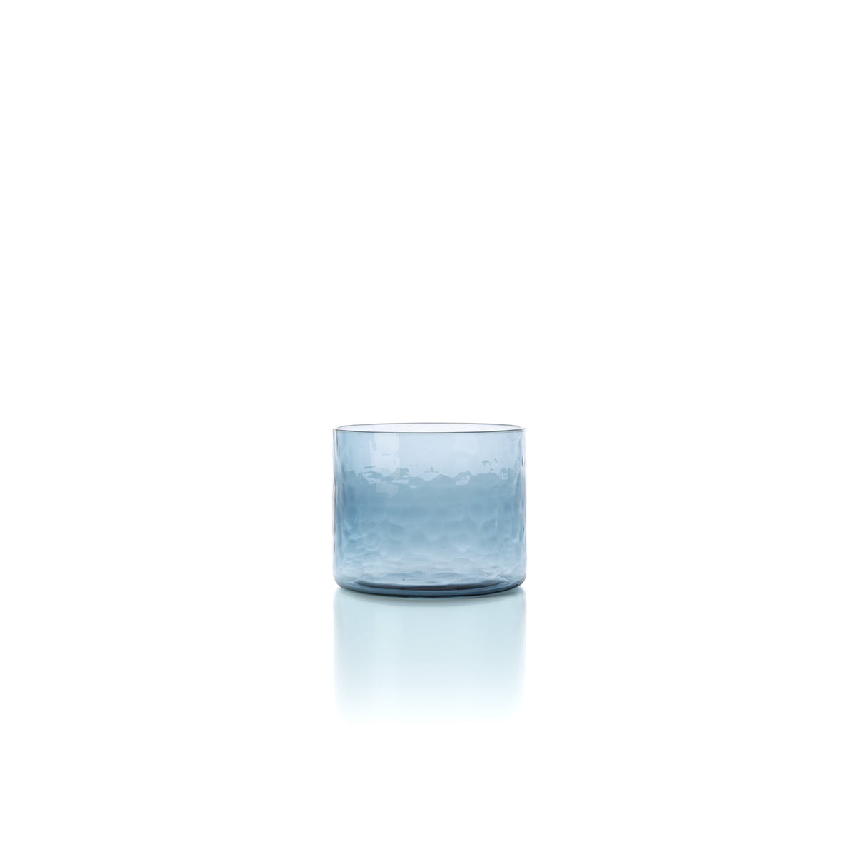 De azuurkleurige gehamerde lage tumbler - blauw