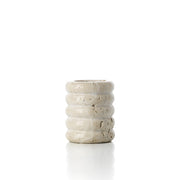 De travertin Ripple theelichthouder - beige - S
