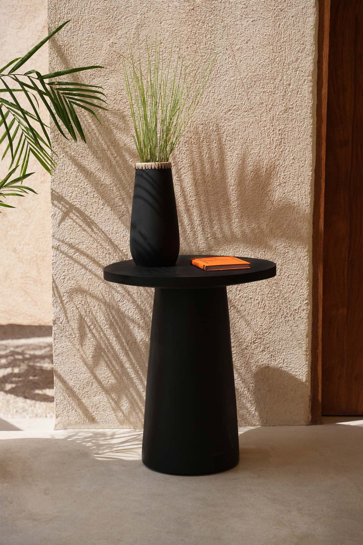 De Timber Conic bijzettafel - zwart - 50
