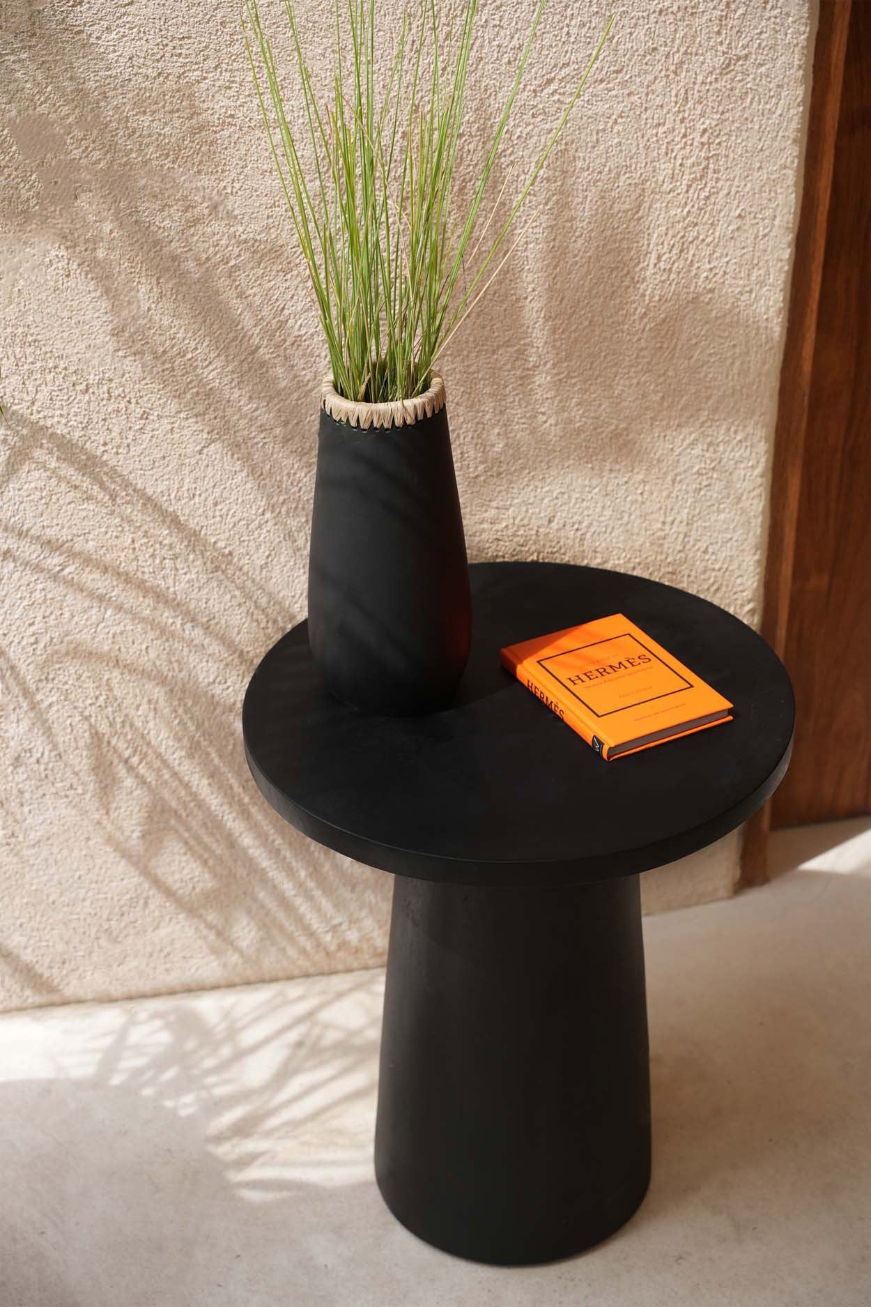De Timber Conic bijzettafel - zwart - 50