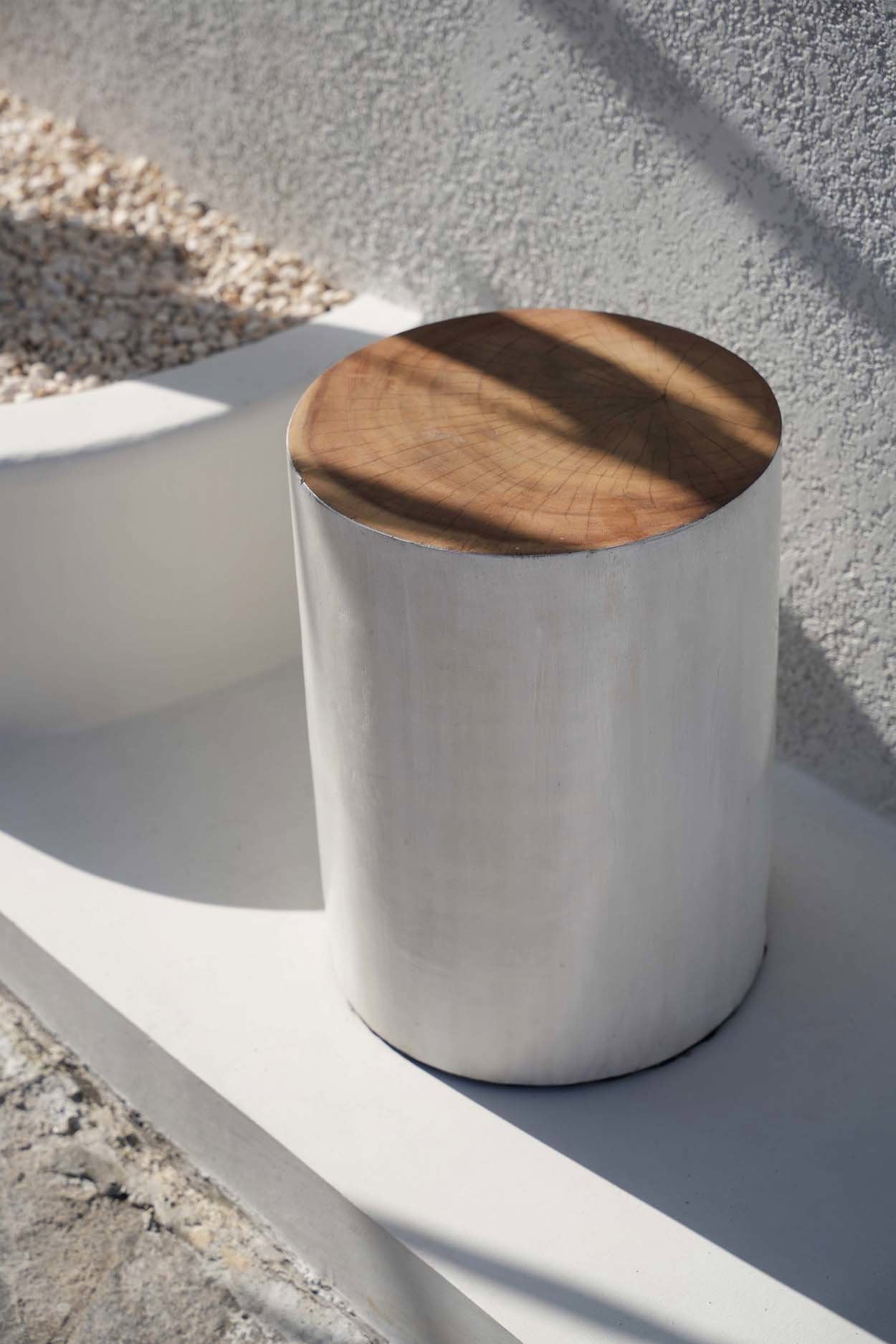 De Tribe-kruk - natuurlijk wit - bijzettafel