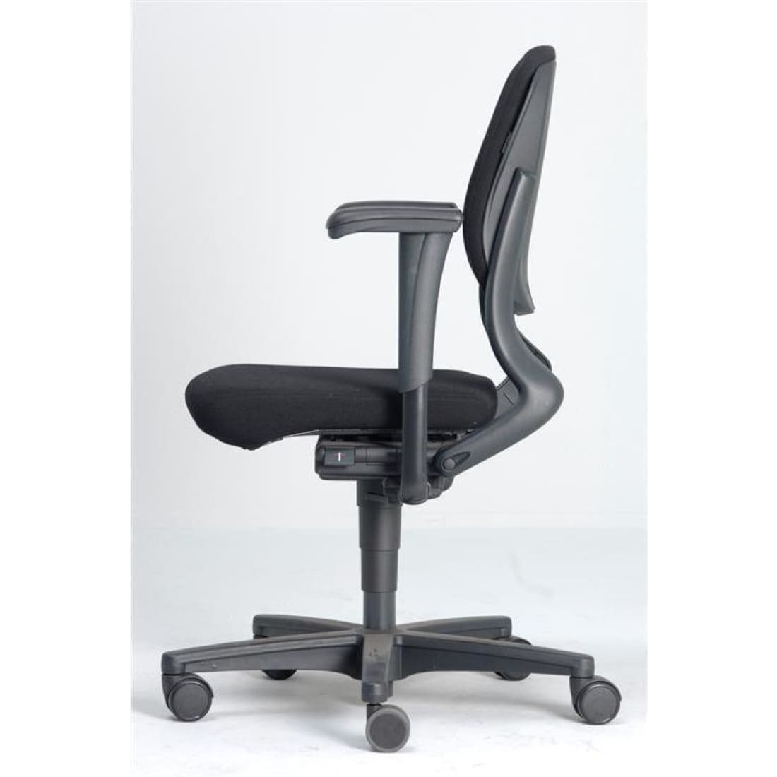 Ahrend 230 bureaustoel ergonomisch ontwerp 'lage rug' zwart/zwart (Refurbished)