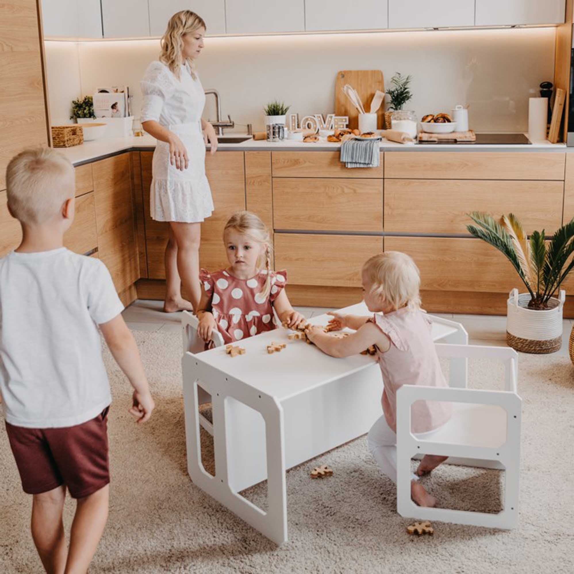 Montessori speeltafel, kindertafel, wit, met 2 stoelen